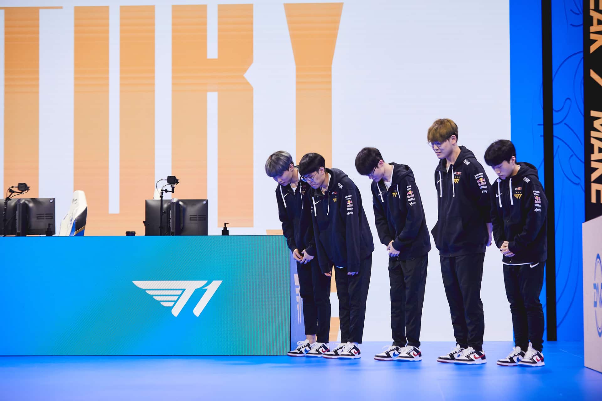 T1 bowing on stage at Worlds 2021