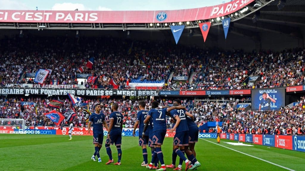 PSG photo showing the team on the pitch