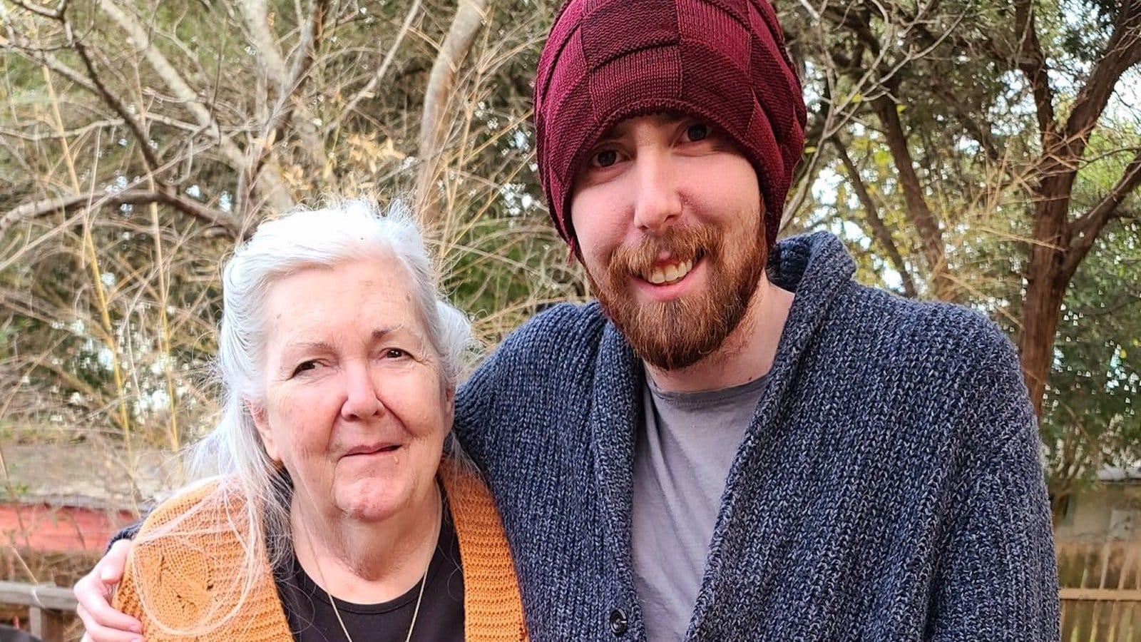 Asmongold and his mother