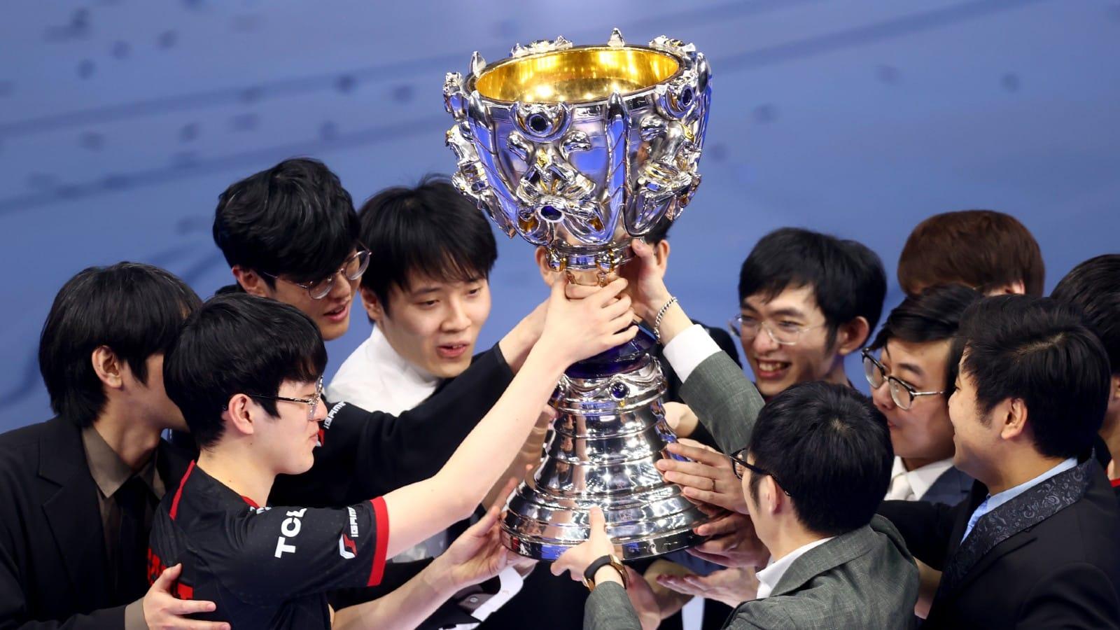 EDG lift the Summoner's Cup after winning Worlds 2021