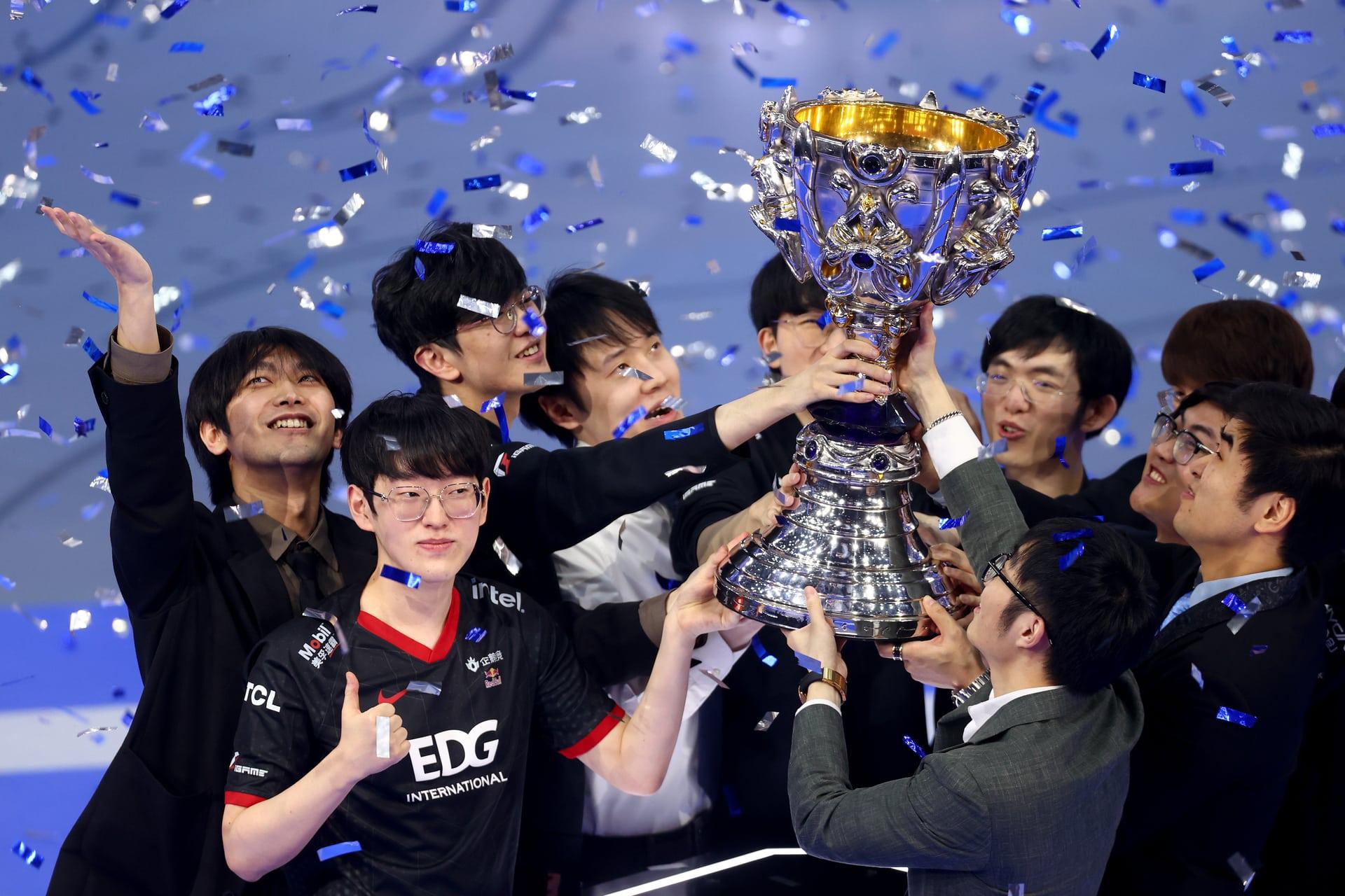EDward gaming lifts Summoner's Cup after winning LoL Worlds 2021