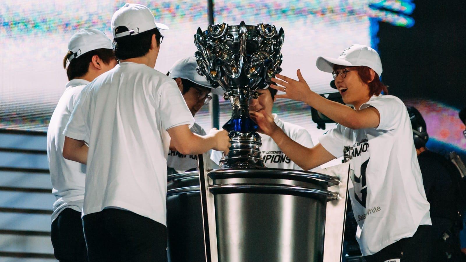 Samsung White celebrating their Worlds title in 2014