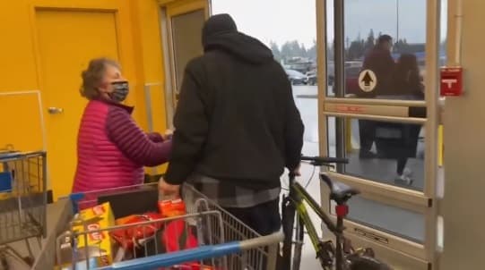 Grandma vs walmart shoplifter