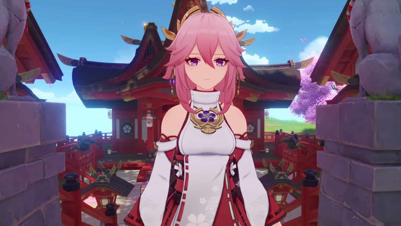 Genshin Impact hero Yae Miko smiling in Inazuma Shrine screenshot.