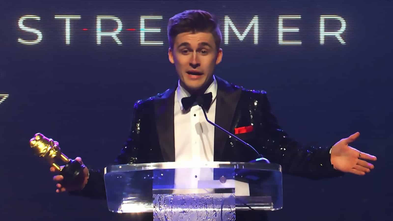 YouTuber Ludwig accepts award at the Streamer Awards screenshot.