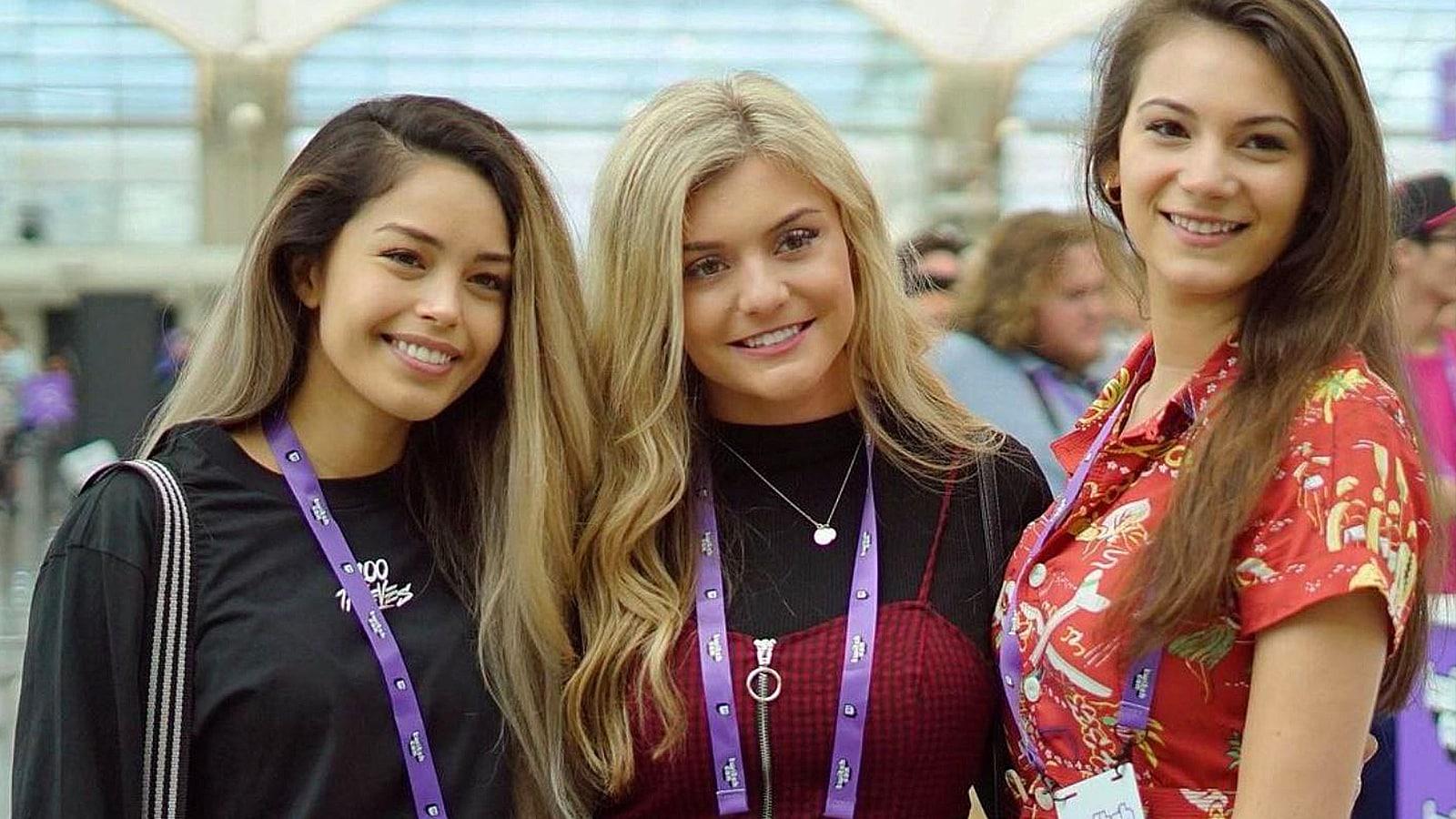 BrookeAB with Valkyrae at TwitchCon