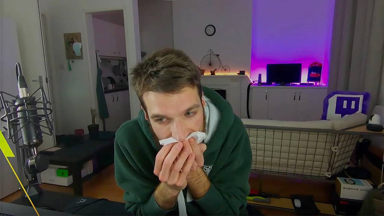 Twitch streamer breaks mouth in VR game accident