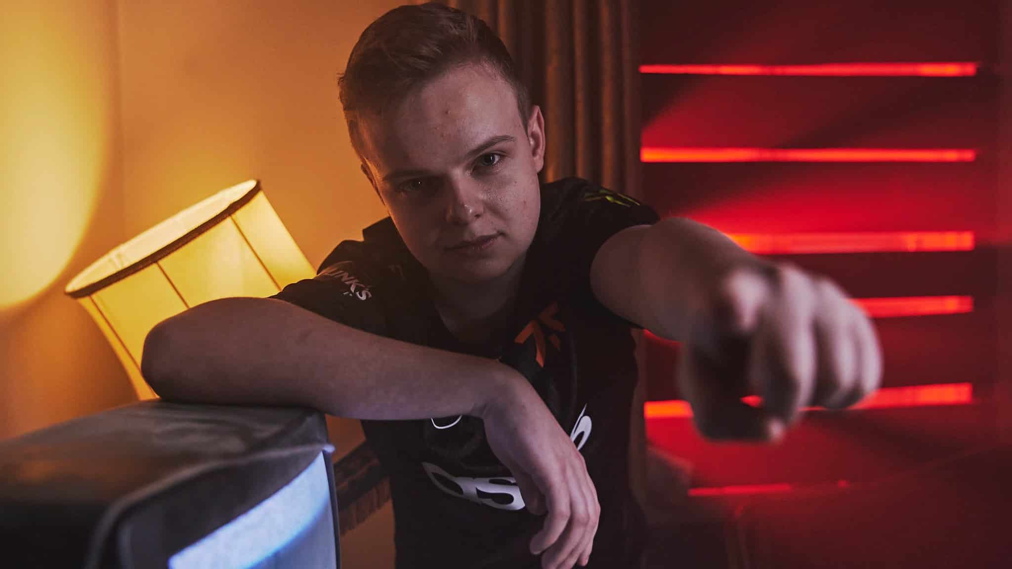 Fnatic's Magnum points at the camera.