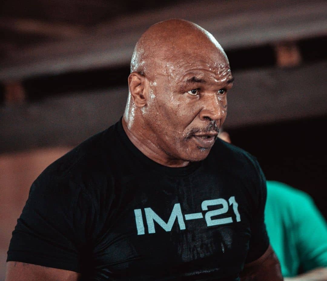 Mike-Tyson-Hits-Airplane-Passenger-Who-Throws-Water-Bottles-While