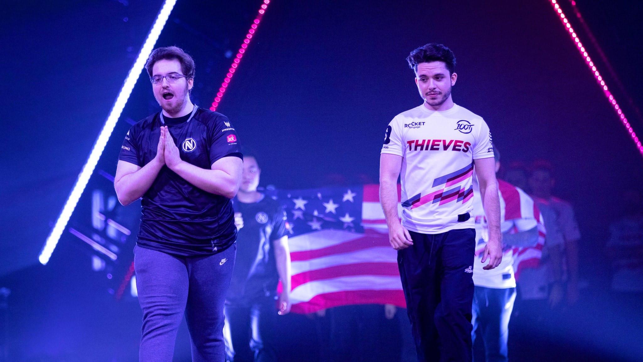 Ethan on 100 Thieves walks onto the Masters Berlin stage in 2021 next to Envy's yay