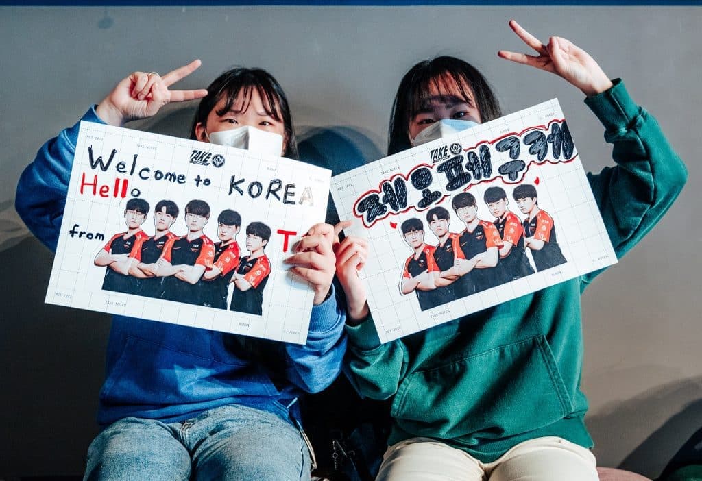 Fans holding T1 signs at MSI 2022