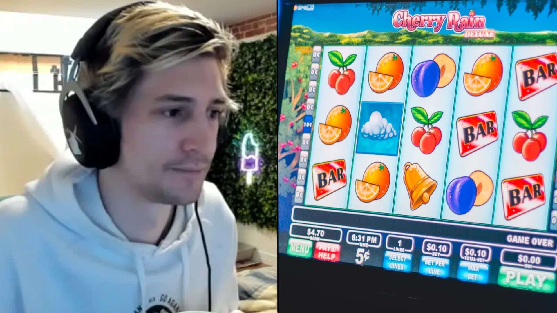 xQc looking at camera side-by-side with slot machine