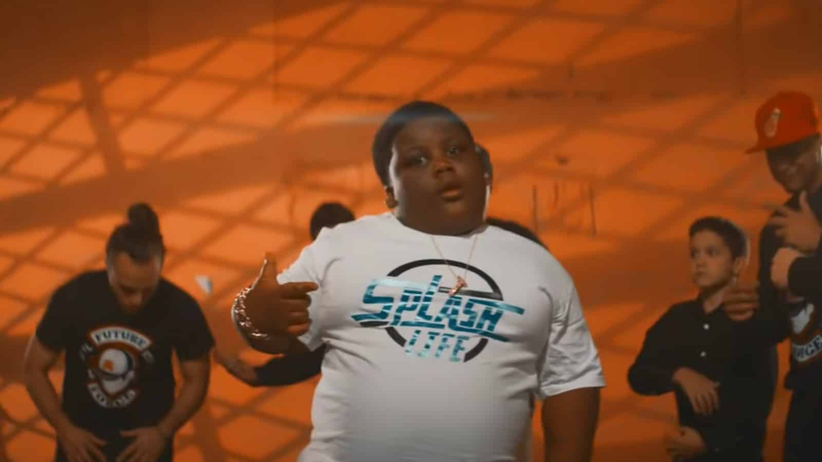 Lil Terrio dancing in 'Oooh Killem' music video 