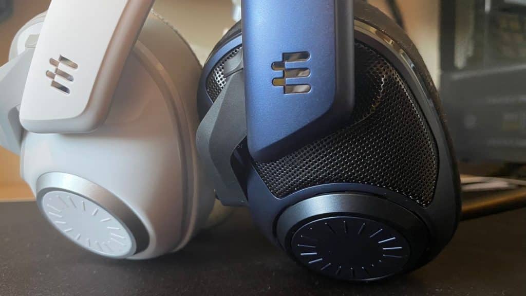 The EPOS H6 PRO's open and closed earcups