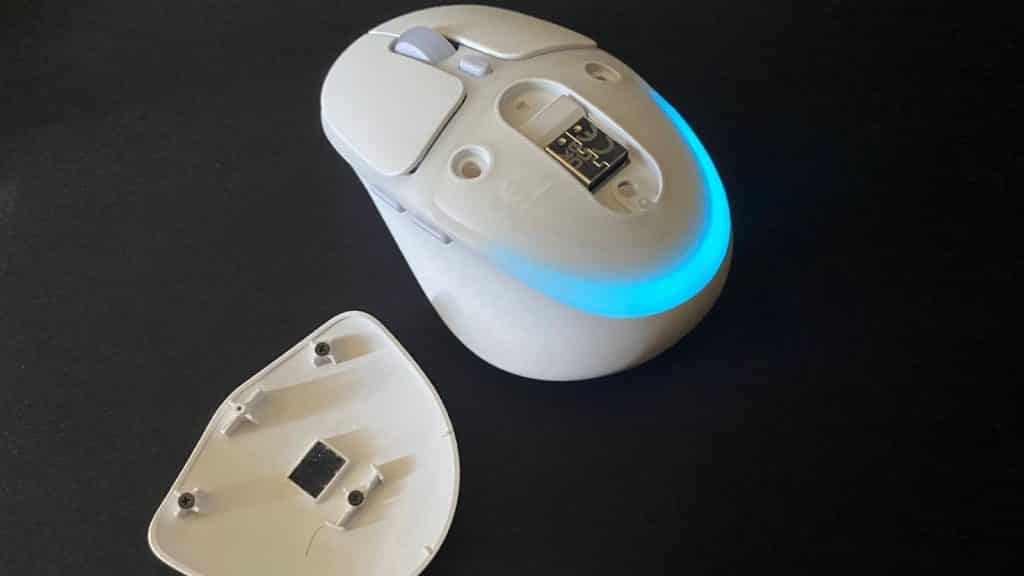 G705 gaming mouse open
