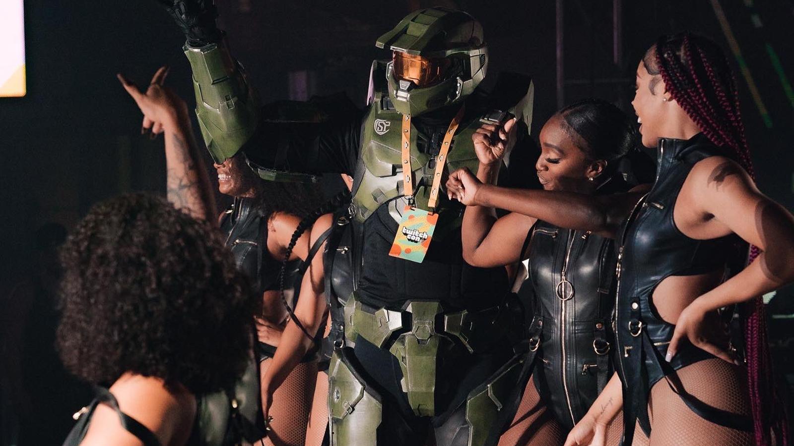 Megan Thee Stallion with Master Chief at TwitchCon 2022