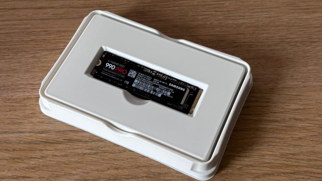 Samsung 990 Pro SSD box