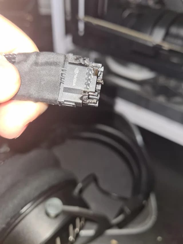 RTX 4090 melted power connector