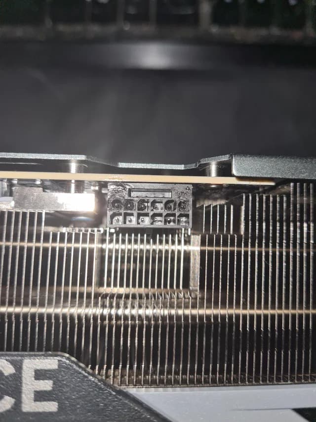 RTX 4090 melted power connector