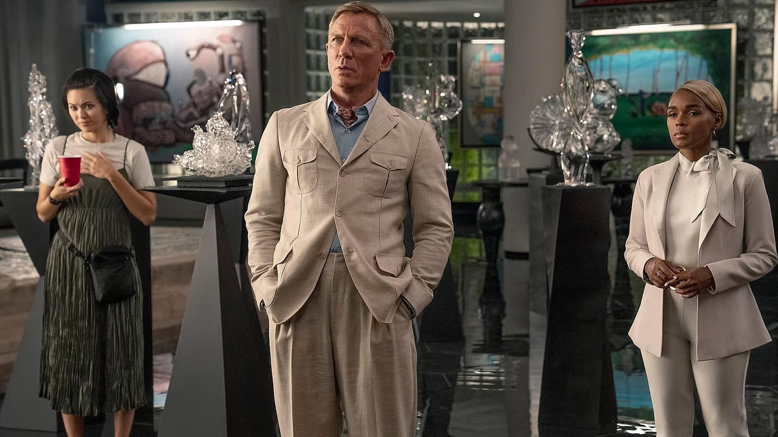 Daniel Craig in Glass Onion, the Knives Out sequel on Netflix