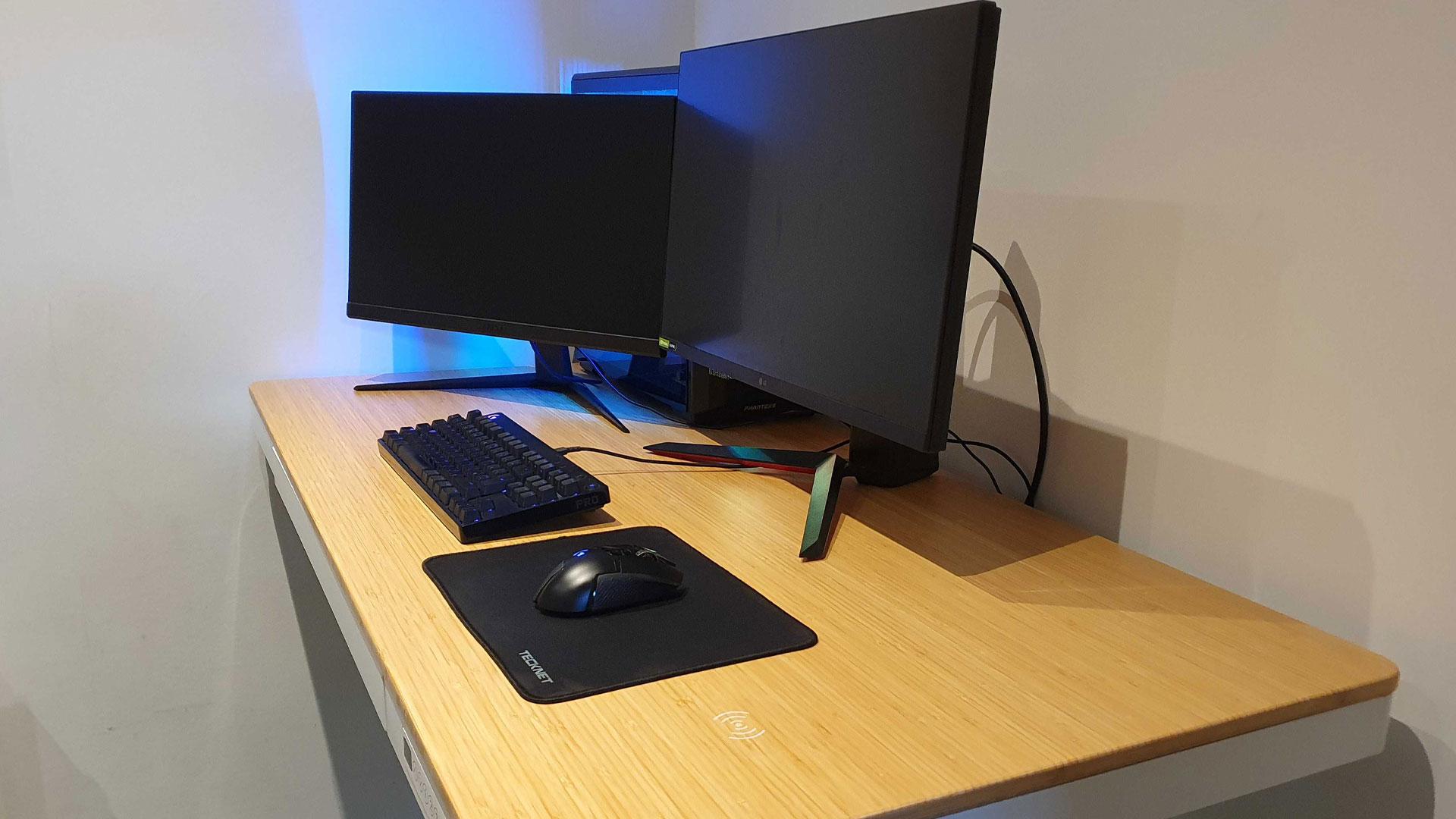 How big should a gaming desk be?