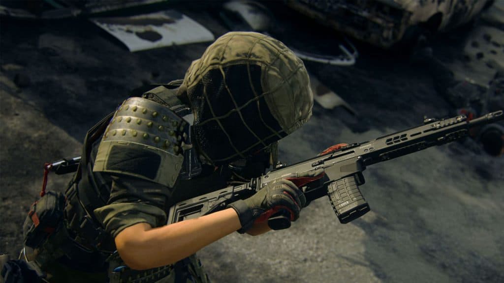 cod operator running with the iso hemlock assault rifle in warzone 2and modern warfare 2