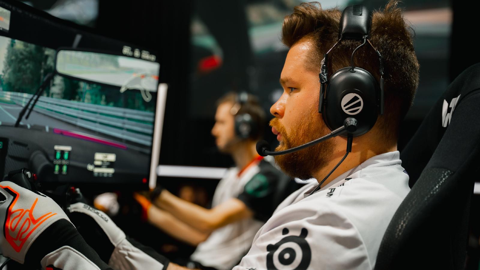 Crimsix shocked the world when he announced his signing with FaZe Clan to race at IEM Katowice.