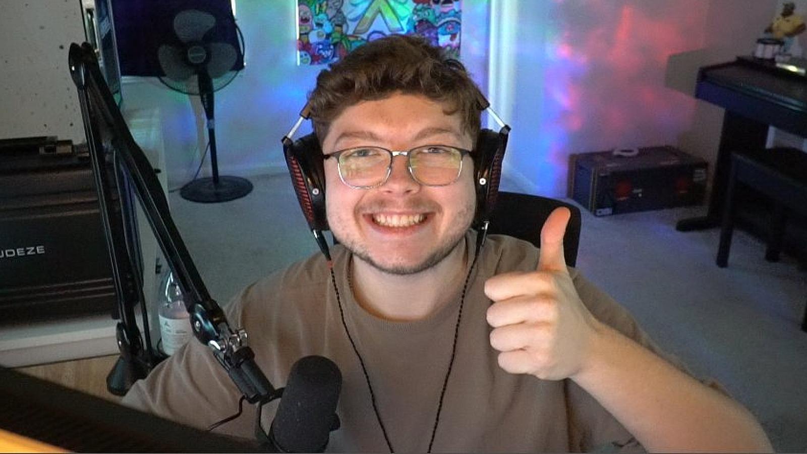 aydan holding his thumb up and smiling in Twitch stream