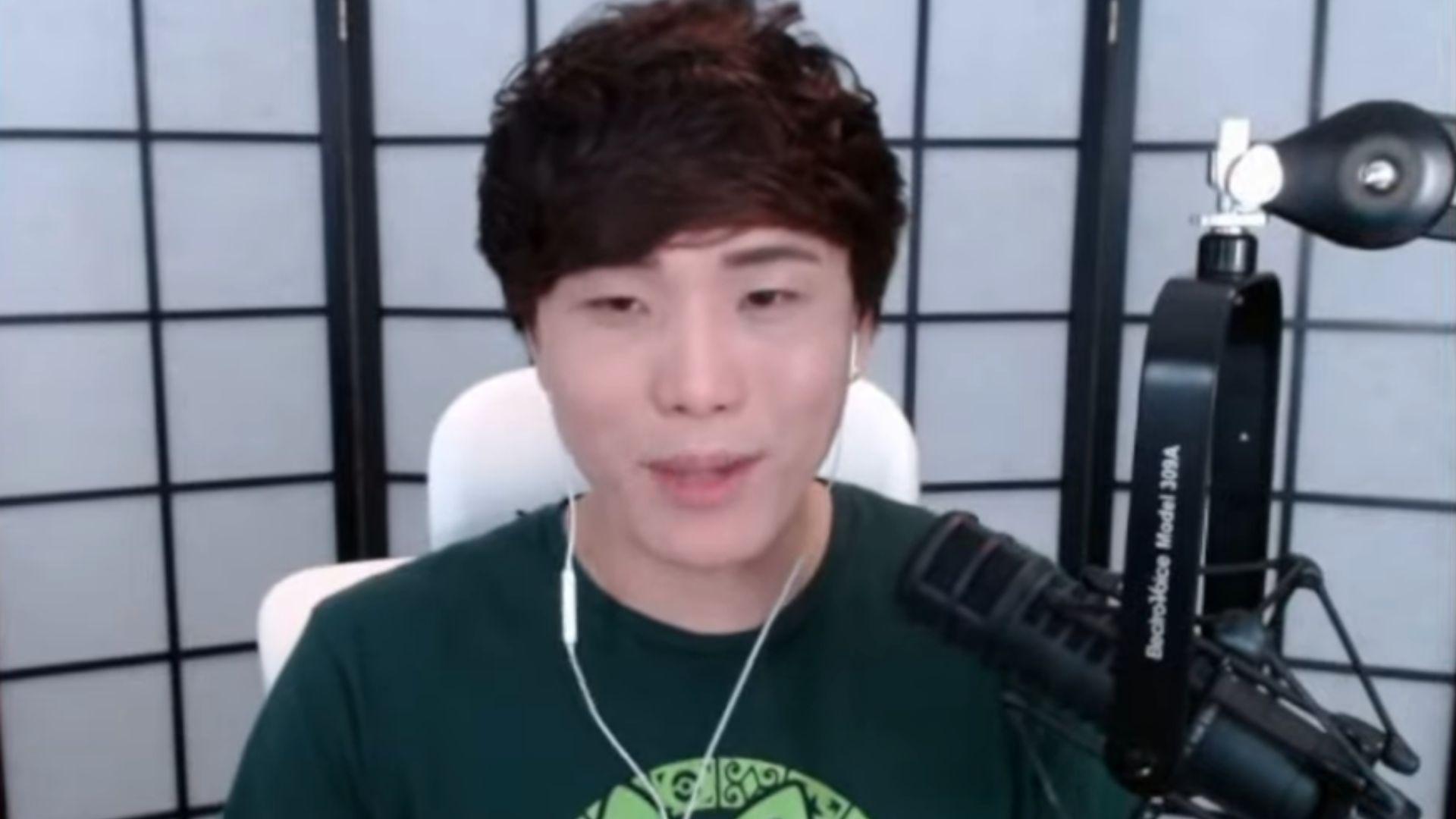 Sykkuno in green shirt talking to microphone