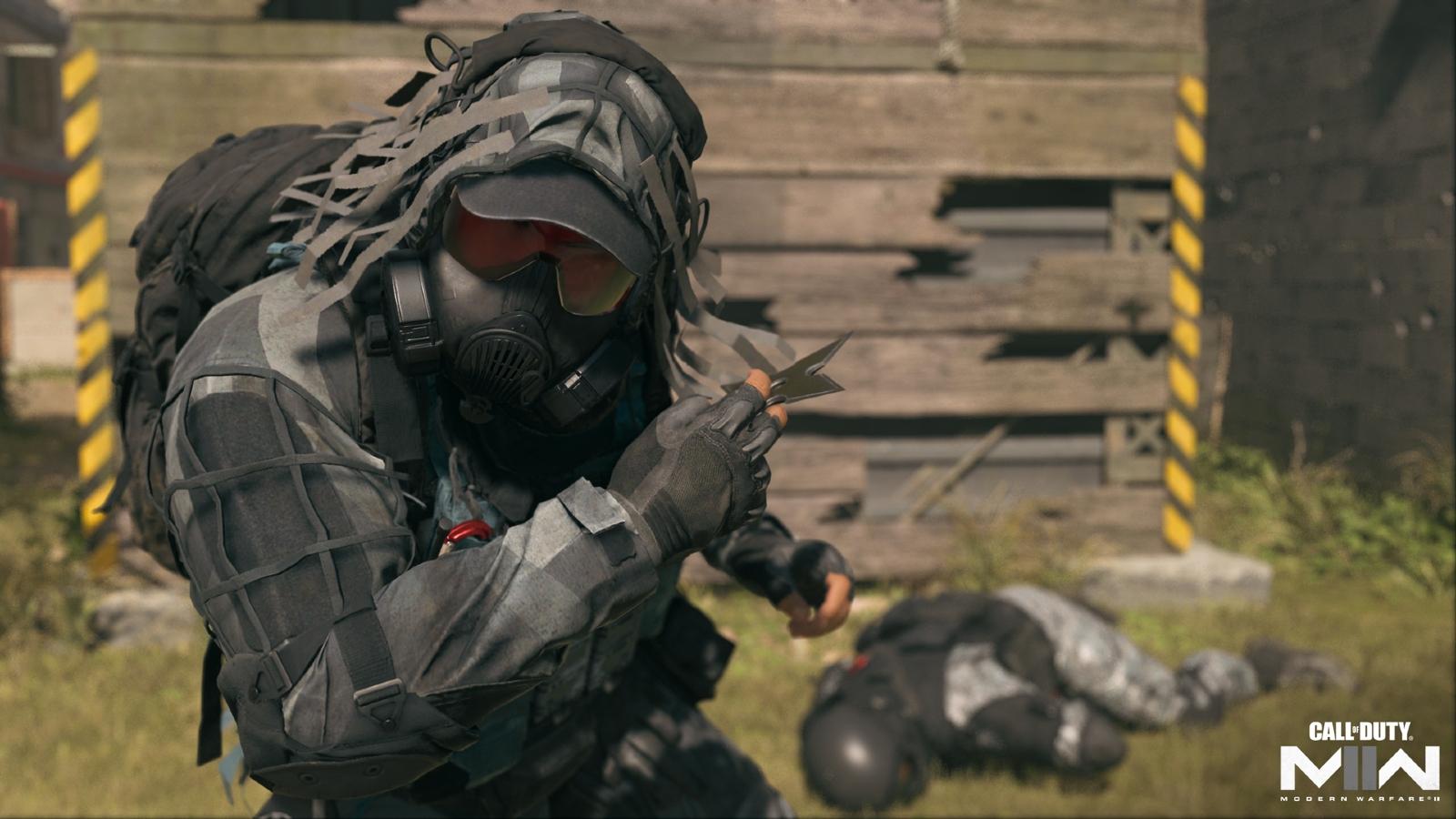 Warzone 2 operator holding a knife