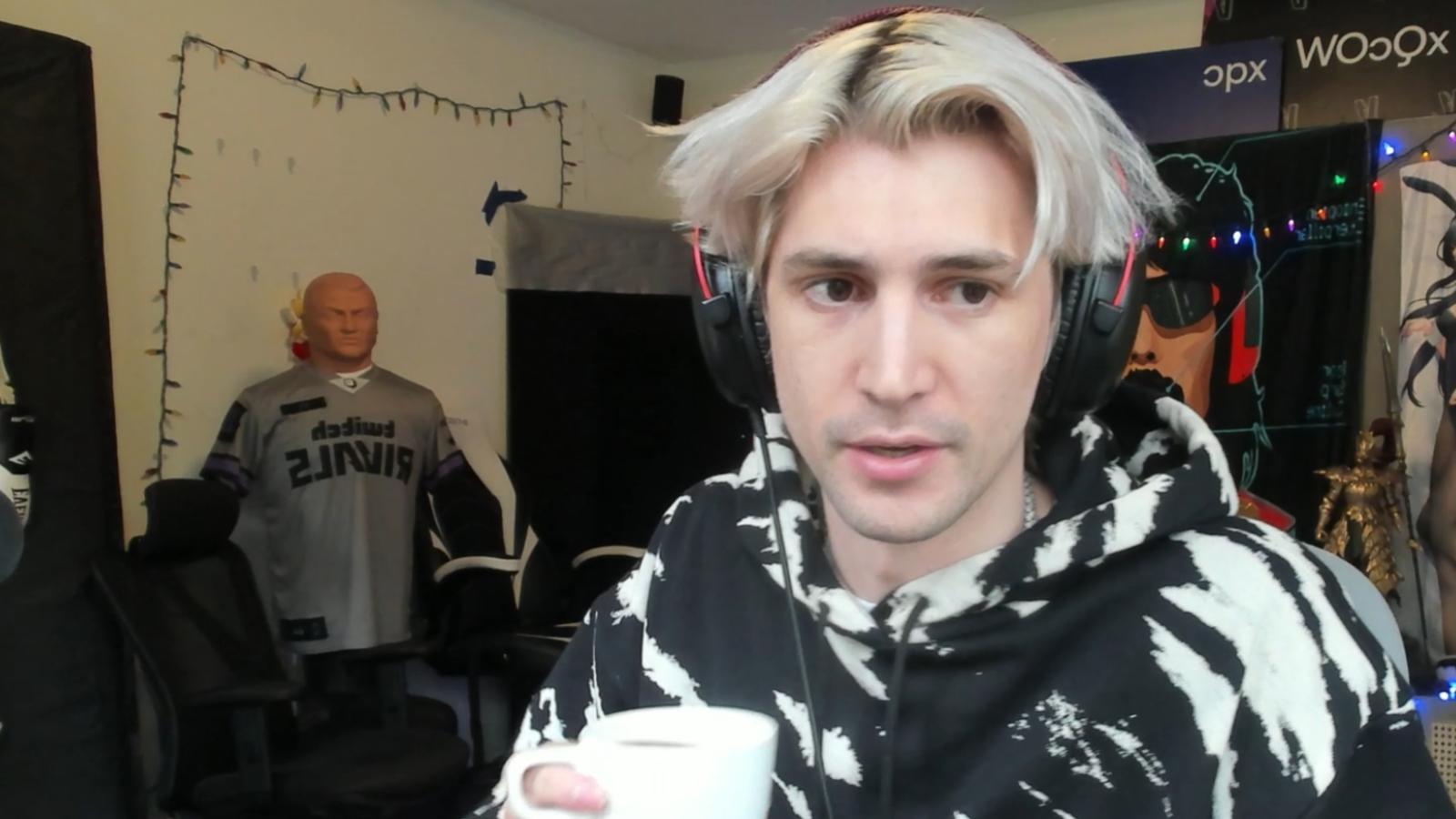 xqc sipping tea at the start of a twitch stream
