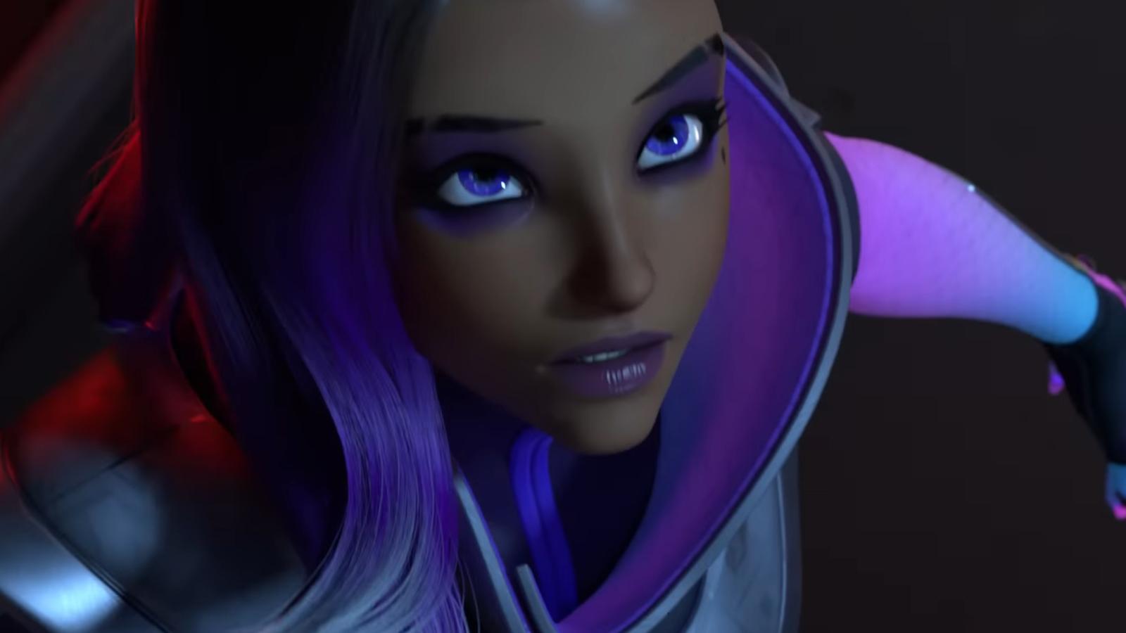 Sombra looking up before disposing of enemy guards during Talon mission.