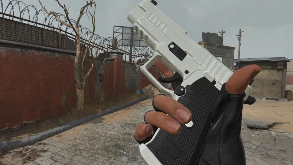 P890 handgun being inspected in MW2 multiplayer on Taraq map.
