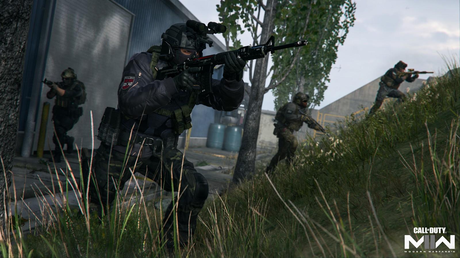Operators on Modern Warfare 2's Alboran Hatchery