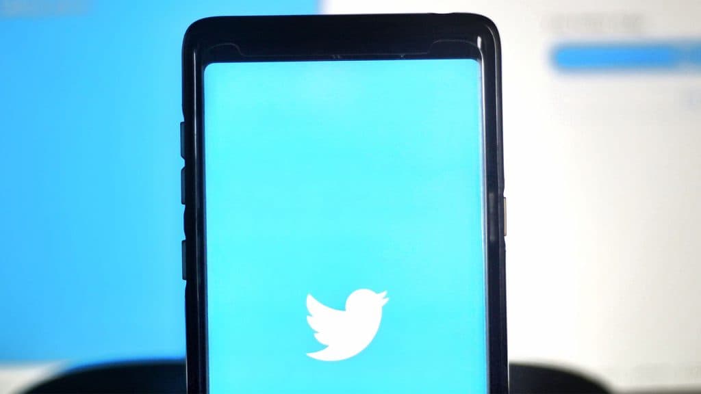 Twitter loading screen on mobile device