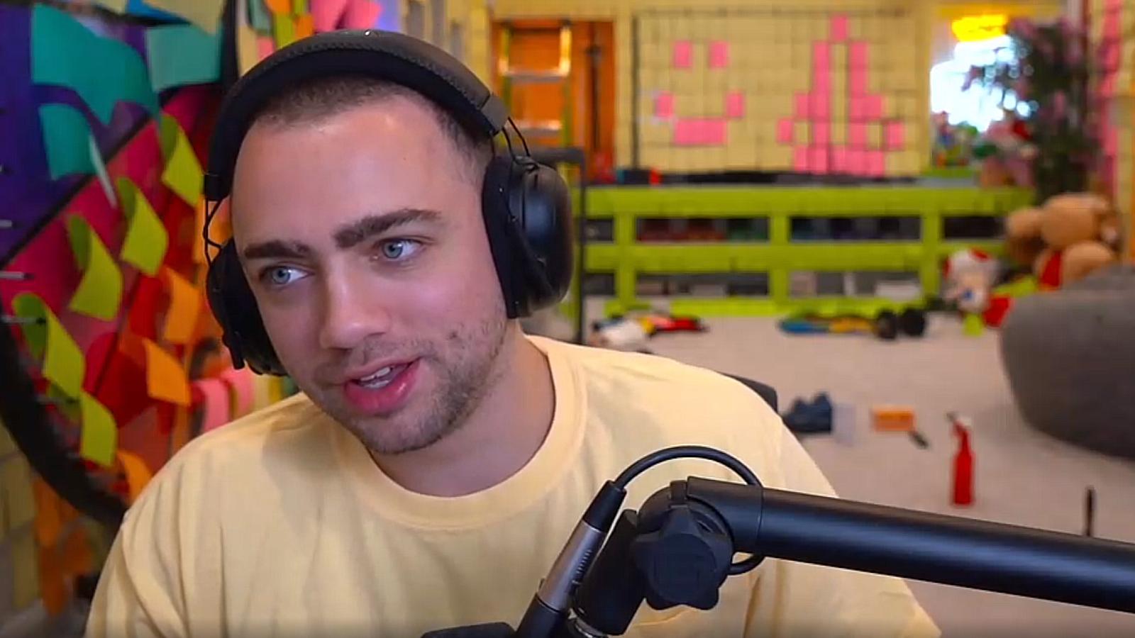 Mizkif in his room covered with sticky notes