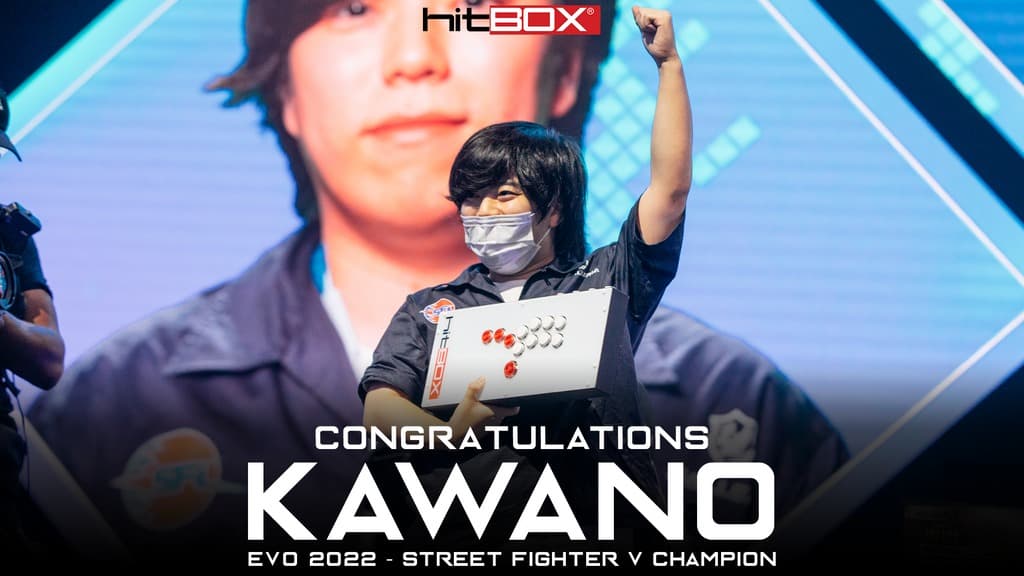 Kawano posing with a leverless hitbox controller