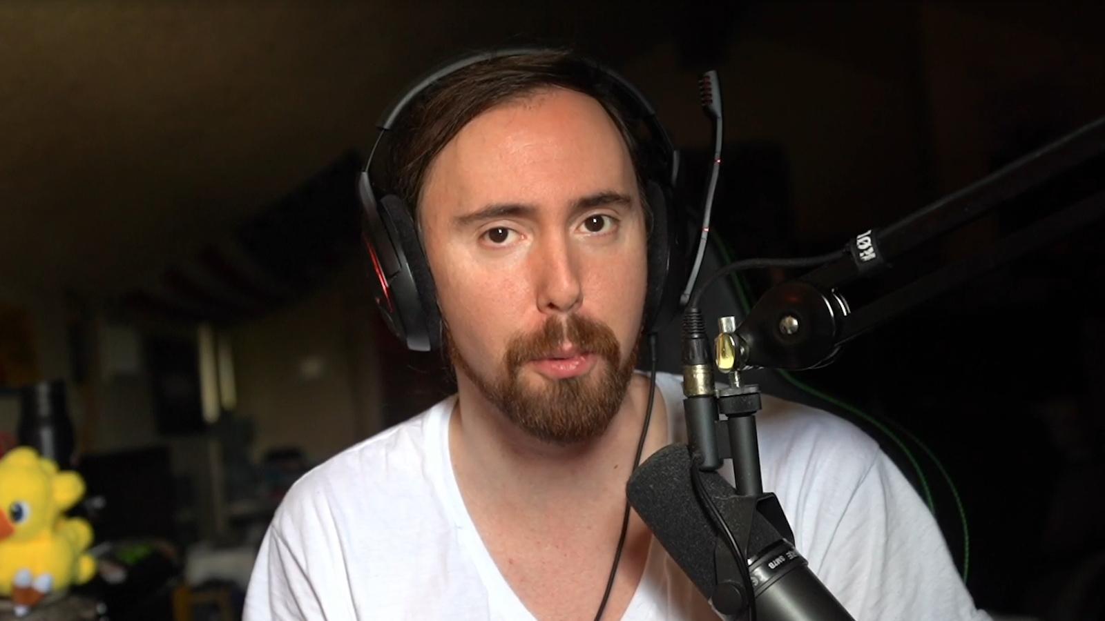 Asmongold streaming reaction to Twitch guidelines.
