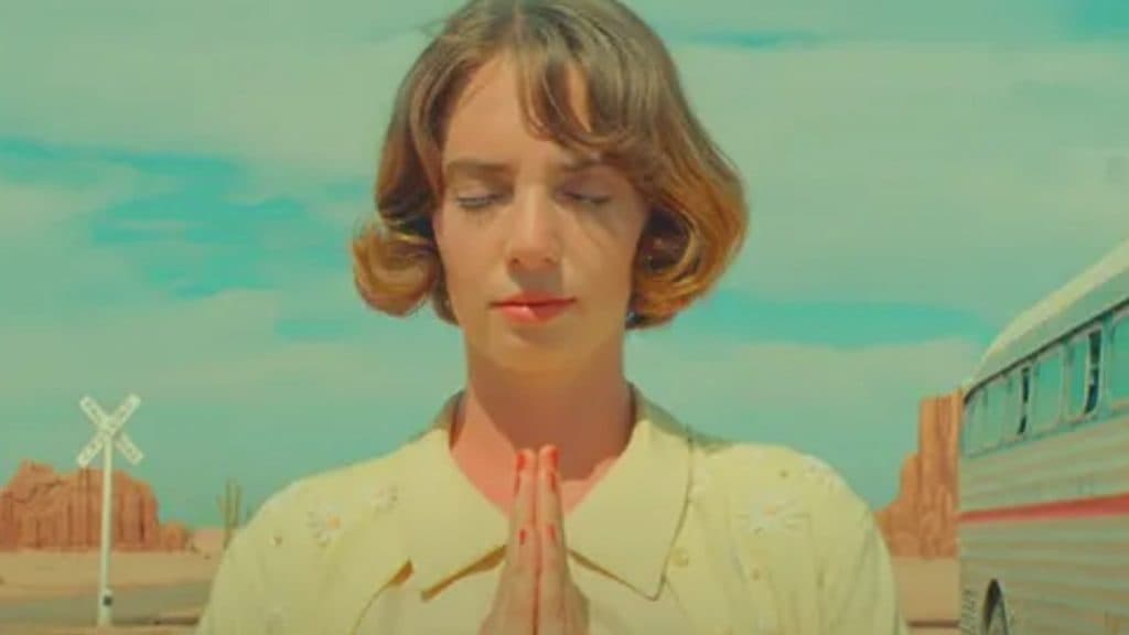 A close up of Maya Hawke in Asteroid City