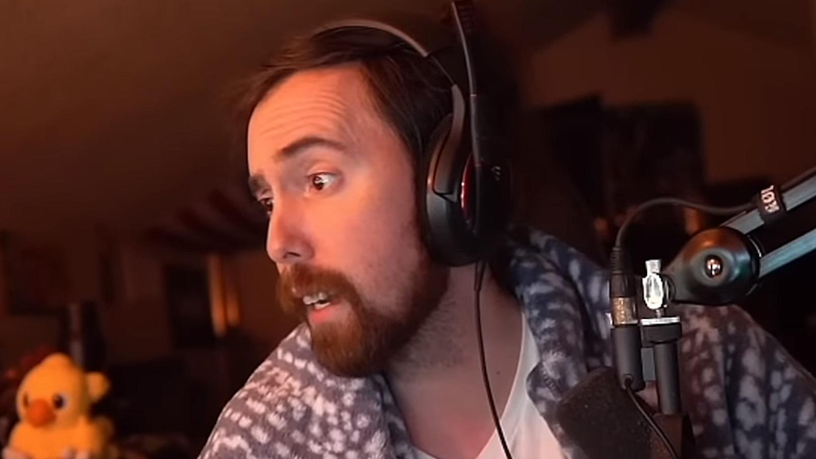 Asmongold in fornt of his streaming setup