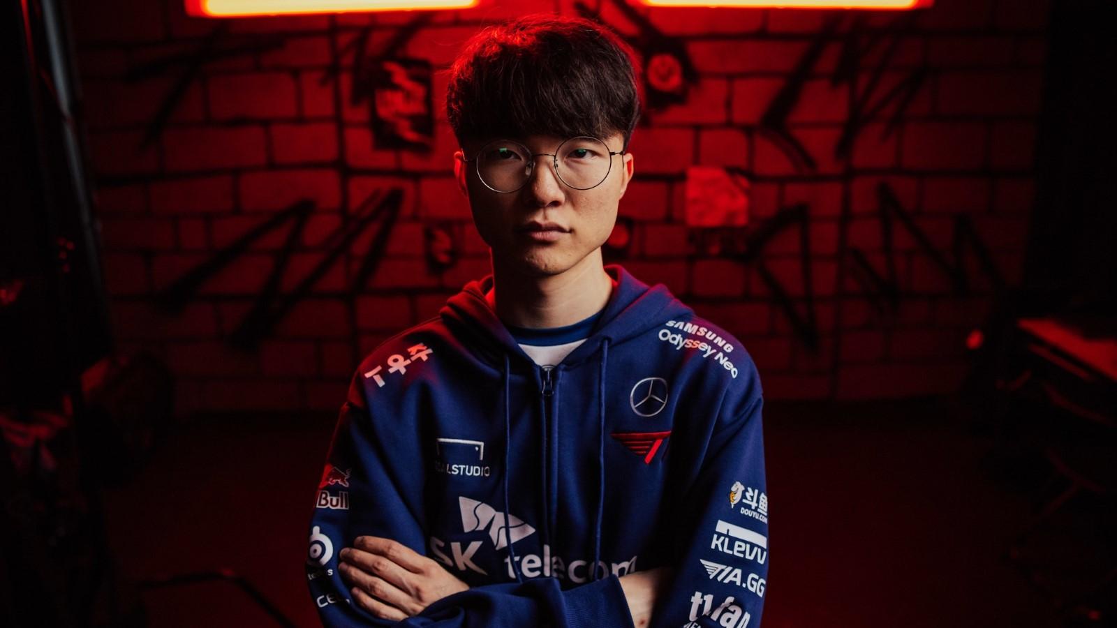 T1 Faker reveals an arm injury is affecting his ability to play - Dexerto
