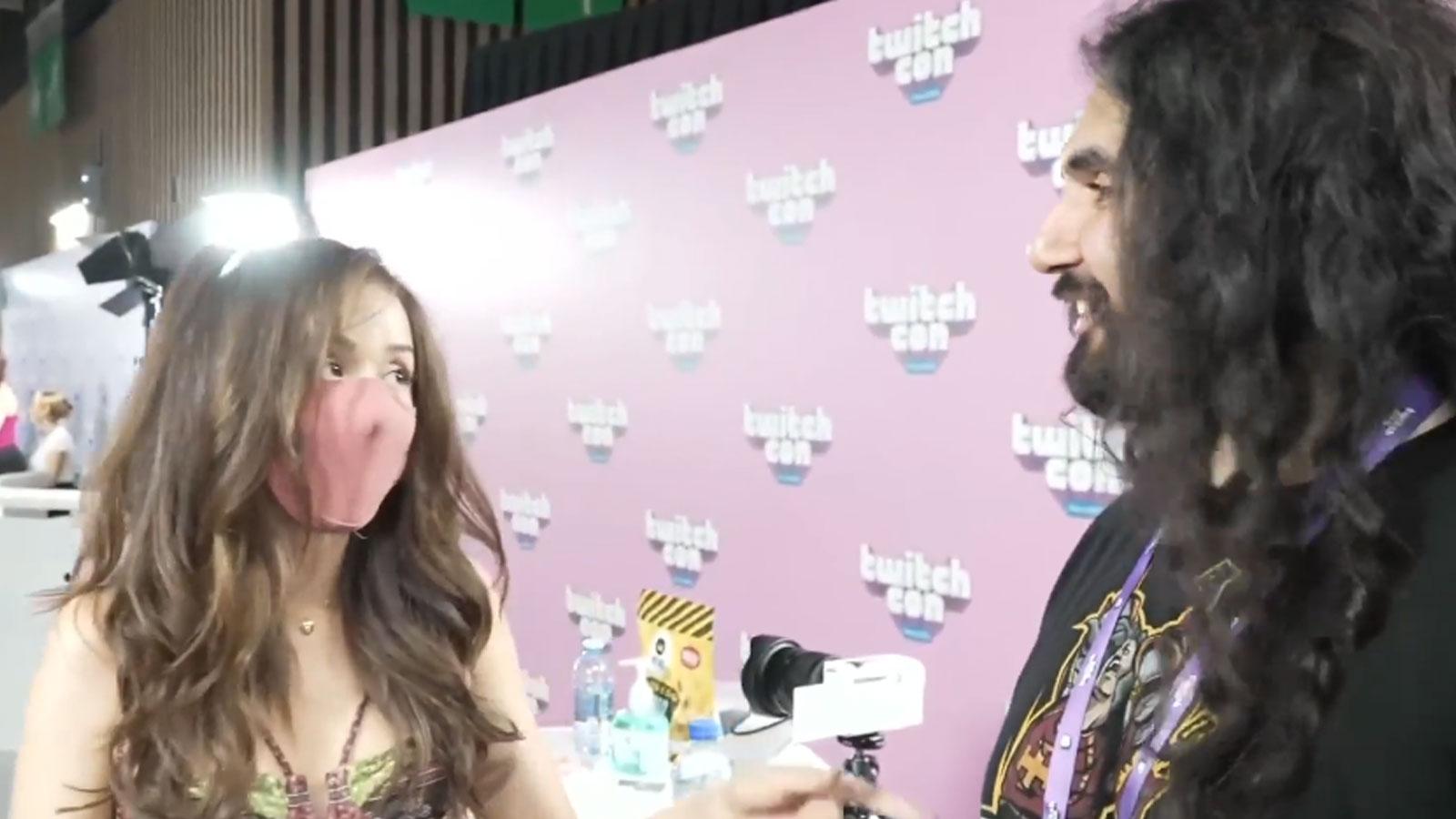 Esfand and Pokimane stood next to each other at TwitchCon meet and greet