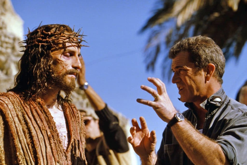 Jim Caviezel dan Mel Gibson di lokasi syuting The Passion of the Christ