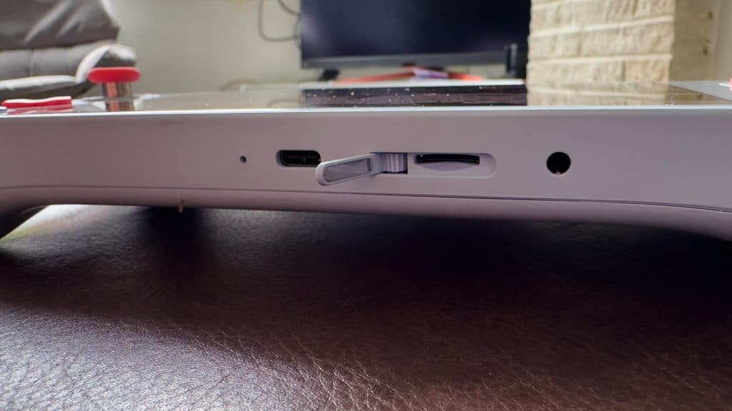 Ayaneo 2S SD card slot