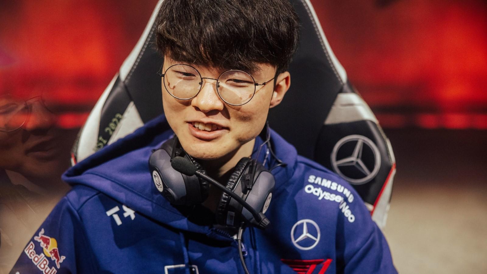 Faker's finally playing League again after injury
