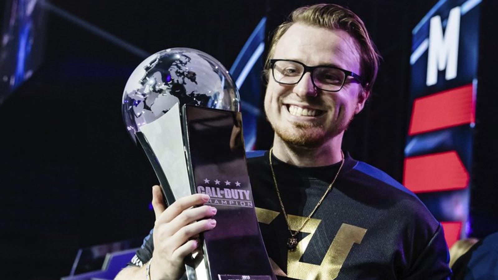 Burns holding CWL Champs trophy after eUnited Champs win in 2019