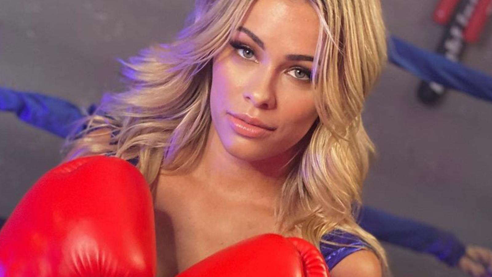 ufc fighter paige vanzant holding boxing gloves