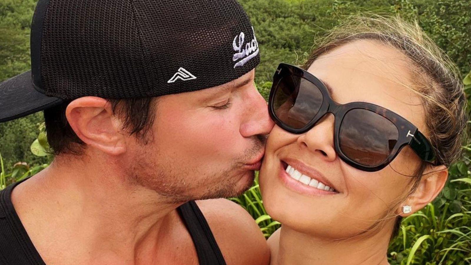 Love is Blind hosts Nick and Vanessa Lachey