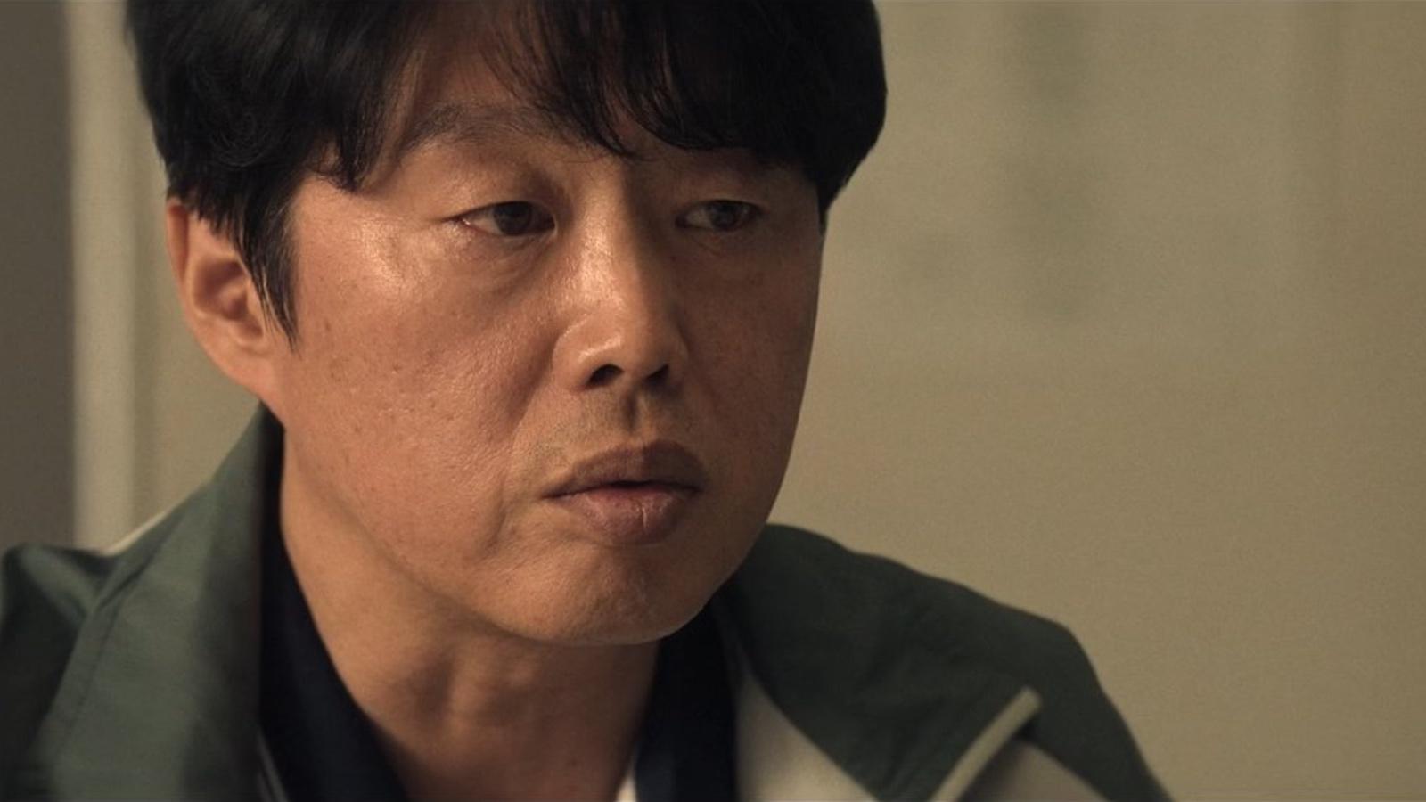 Moving character Il-hwan in Episode 16