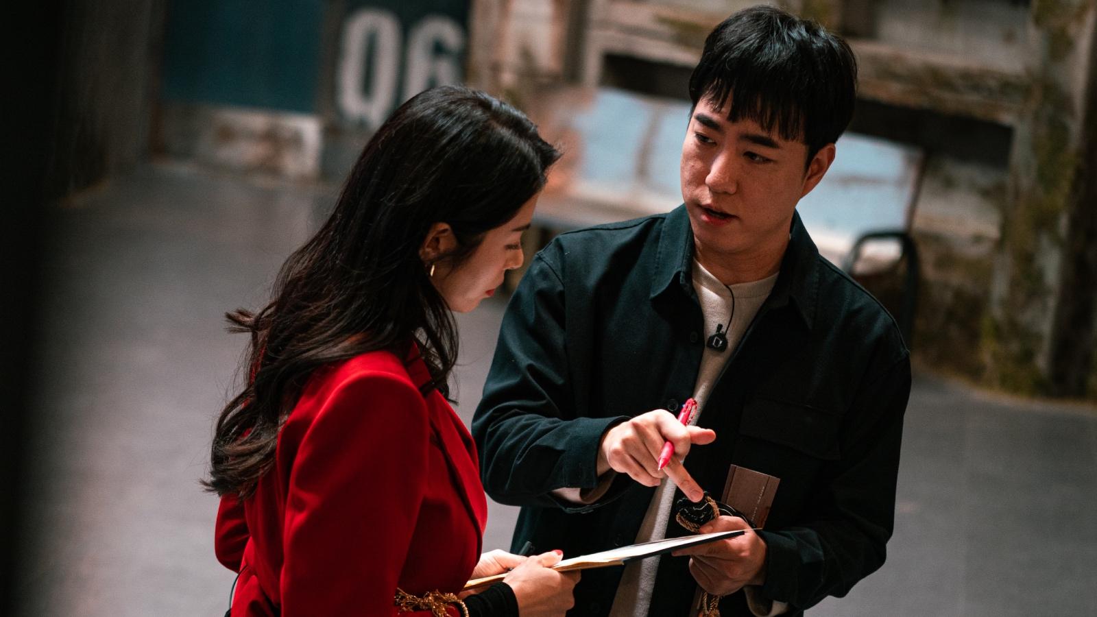 Lawyer and astrologer Seo Dong-joo and ORBIT in The Devil's Plan